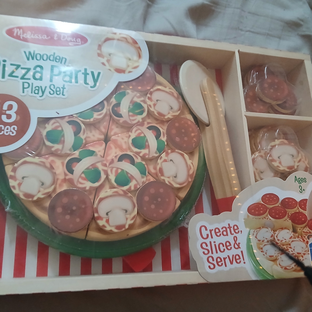 Melissa & Doug Wooden Pizza Party Play Set - Green, Red, White